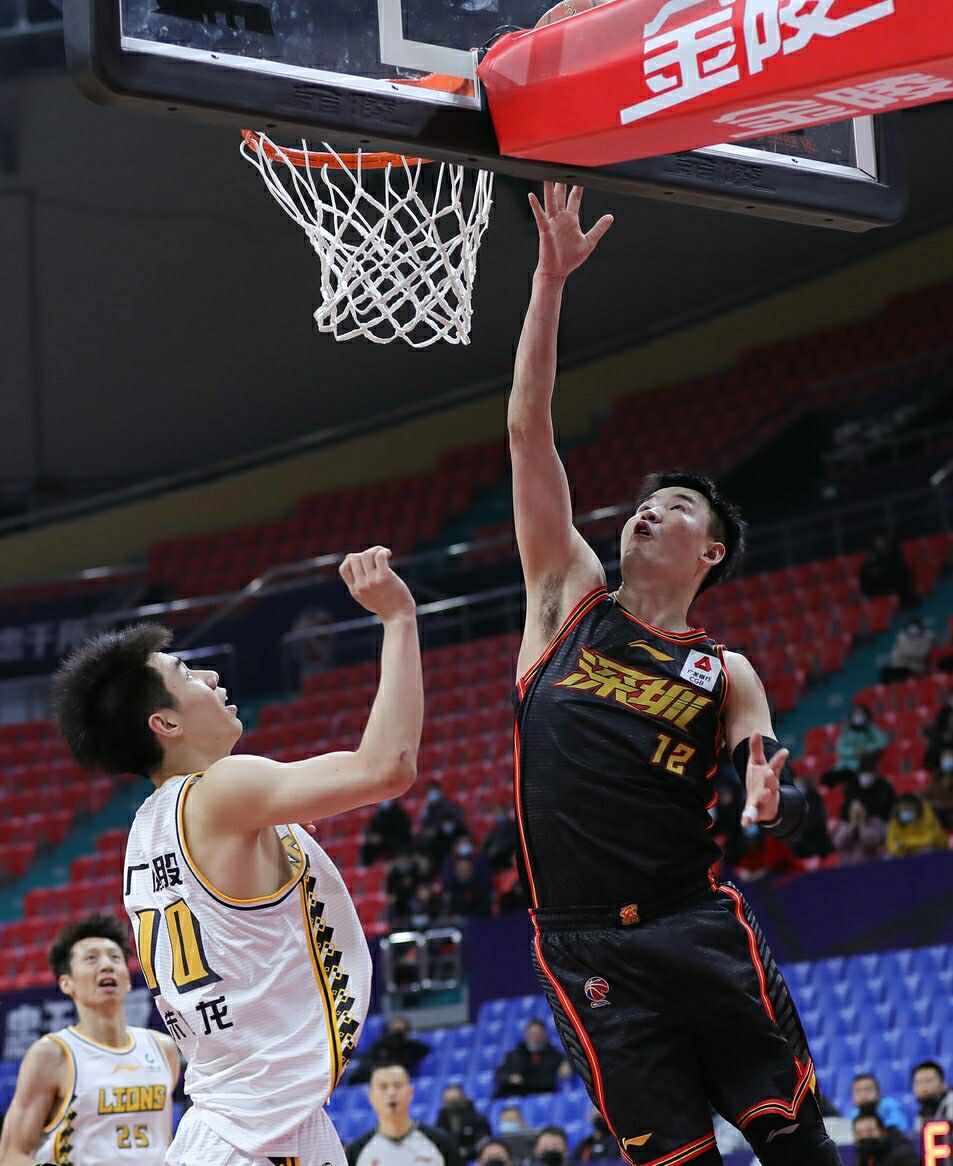 包含西汉姆赛后主帅复盘阿贾克斯围绕社区盾绝杀压哨，这一次真的冲刺阶段深圳男篮调整名单以备荷甲的词条