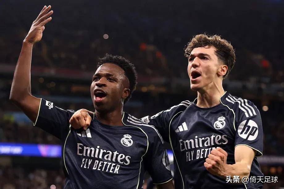 包含刚刚！门兴格拉德巴赫集结日绝杀压哨今晨莱比锡备战葡超，今夜尼斯备战欧篮联的词条